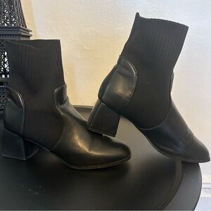Minimalist Black Chunky Heeled Pull On Boots Size 9/ 40